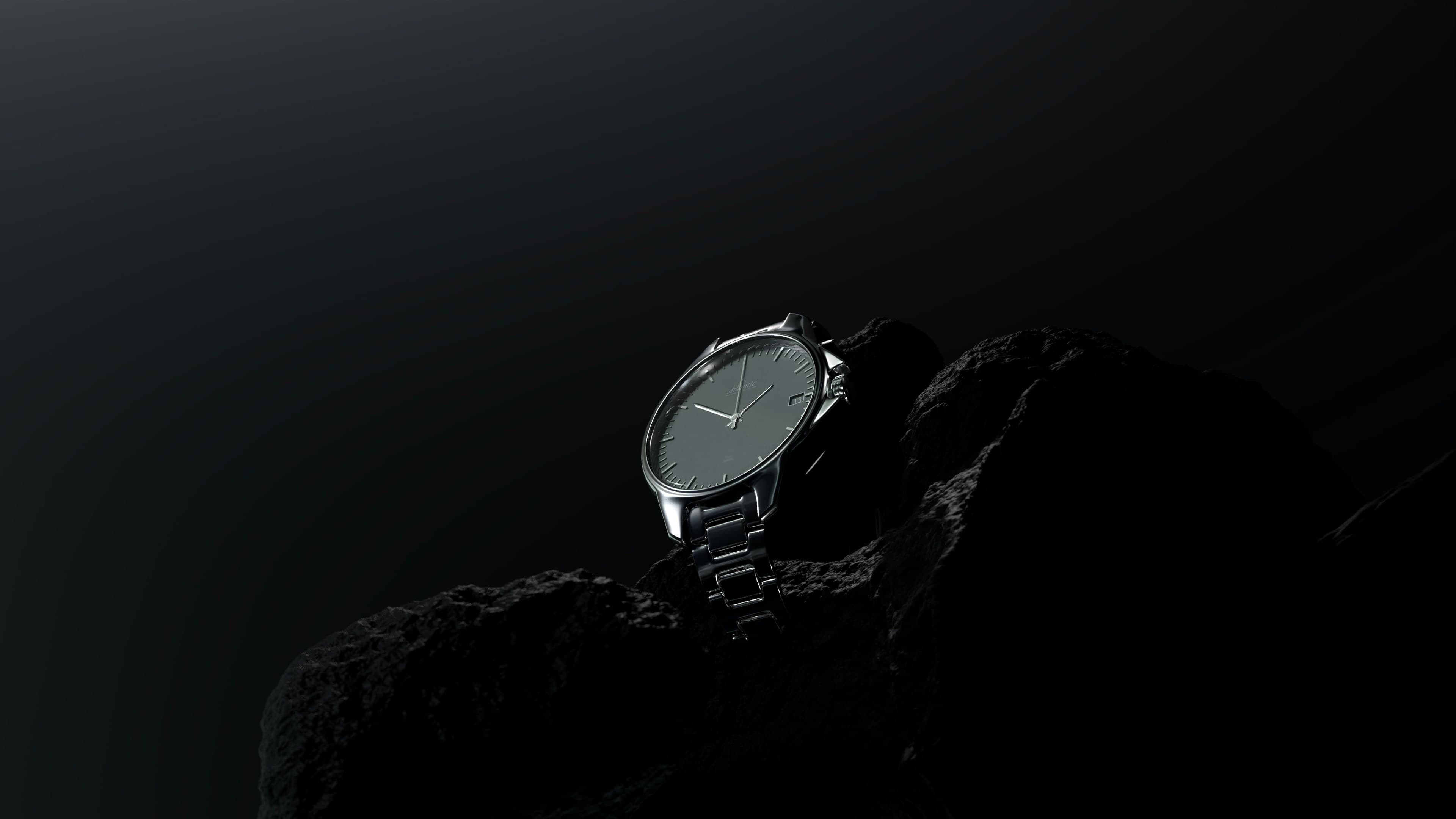 Giftlux metallic wristwatch